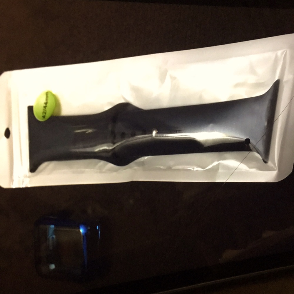 🆕 WATCH BAND AND SCREEN PROTECTOR FOR APPLE WATCHES NWT